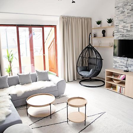 Cozy Modern Apartment In The Old Town - Hlavna Street Košice Eksteriør bilde