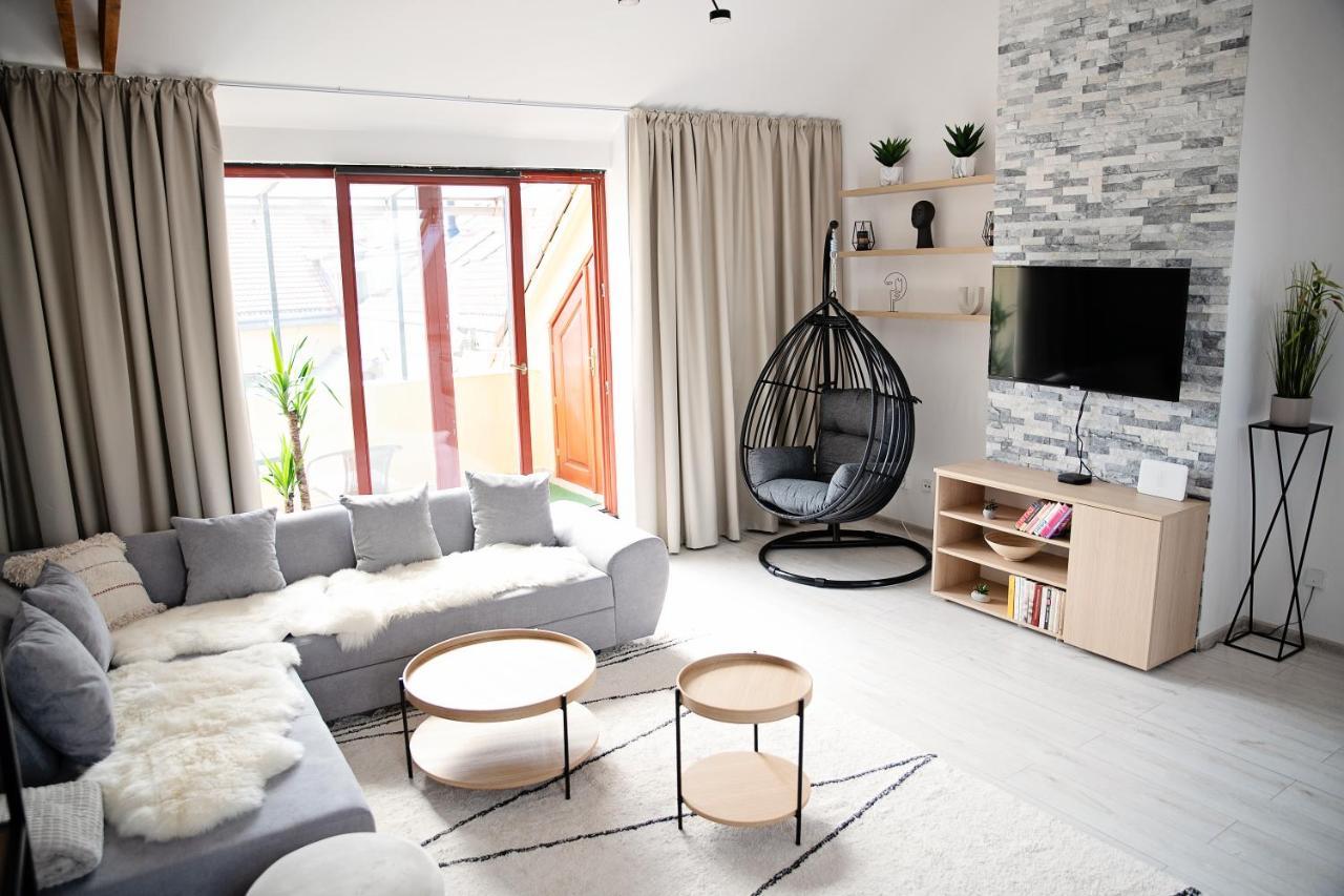 Cozy Modern Apartment In The Old Town - Hlavna Street Košice Eksteriør bilde